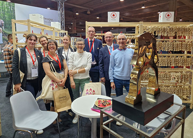 Jean-Pierre and the Despiau Chevalets Mondomusica team