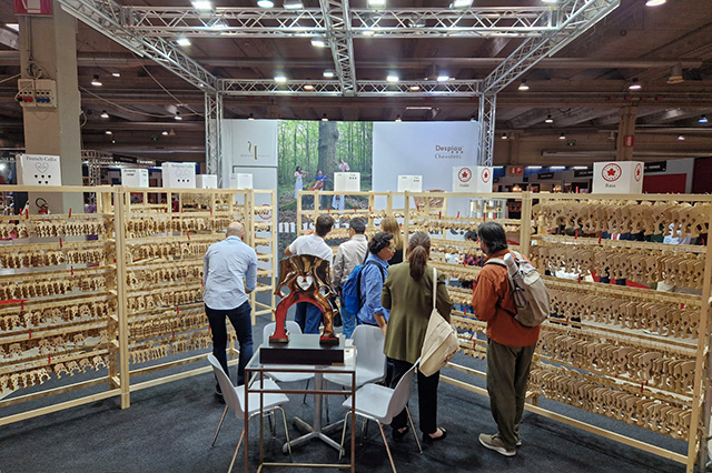 The Despiau Chevalets stand