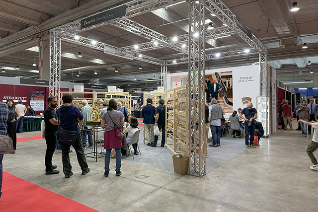 Despiau Chevalets stand at Mondomusica